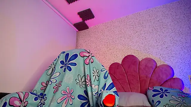 Snapshot of luly_pink chatting on 30, 5, 2026 luly pink online show from 30, 5, 2026