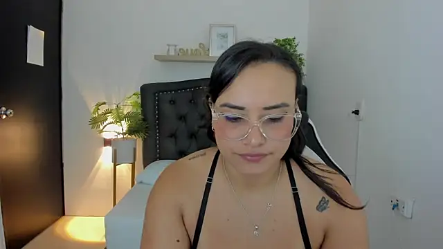 zoe danae  online show from 6, 3, 2025