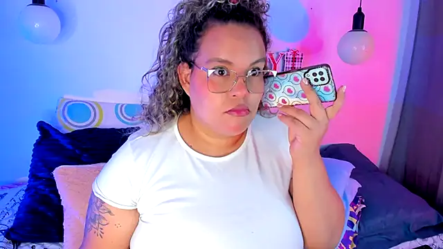 monicabbw  online show from 10, 3, 2025