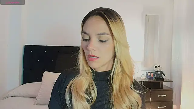 MeganLorensx online show from 9, 4, 2026