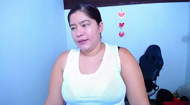 Snapshot of littleflower4you chatting on 5, 2, 2025 littleflower4you online show from 5, 2, 2025