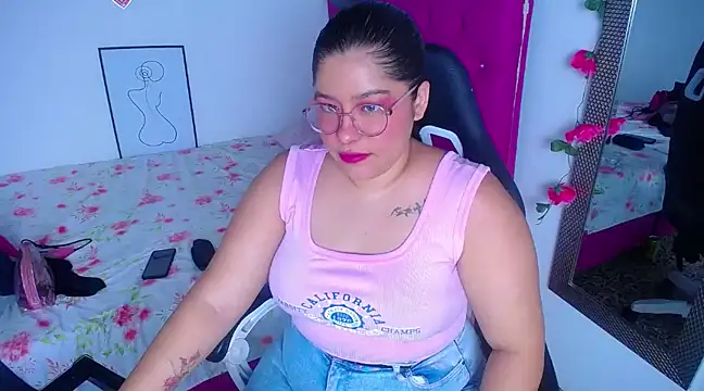 Snapshot of littleflower4you chatting on 2, 3, 2025 littleflower4you online show from 2, 3, 2025