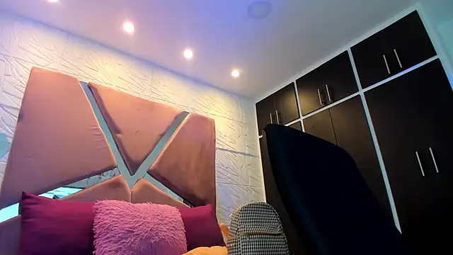 Charlotte Ice1 online show from 13, 1, 2025