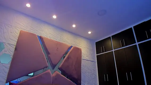 Charlotte Ice1 online show from 25, 2, 2025