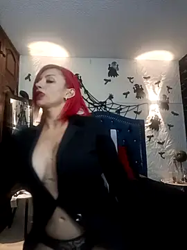 RedQueenMilf online show from 22, 10, 2025