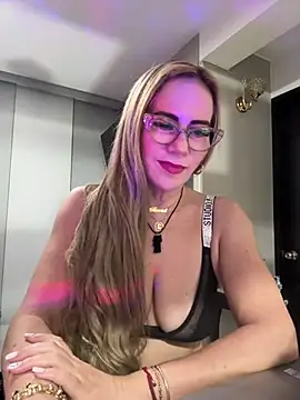 LARIANA RIVERA23 online show from 9, 3, 2025