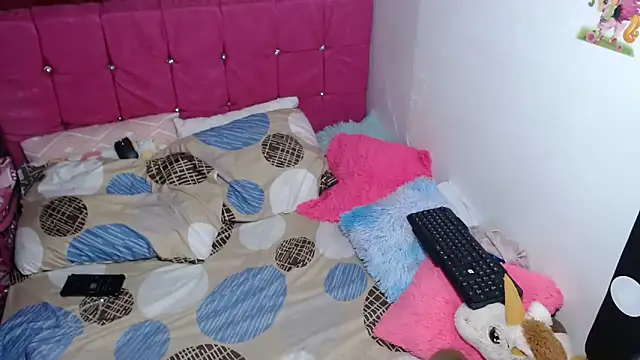 kiara milf  online show from 24, 5, 2026