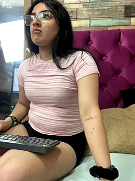 Snapshot of SophiaHilt0n chatting on 3, 10, 2025 SophiaHilt0n online show from 3, 10, 2025