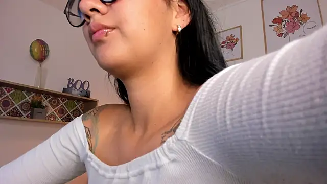 Snapshot of Aily_Yozuko chatting on 5, 2, 2025 Aily Yozuko online show from 5, 2, 2025