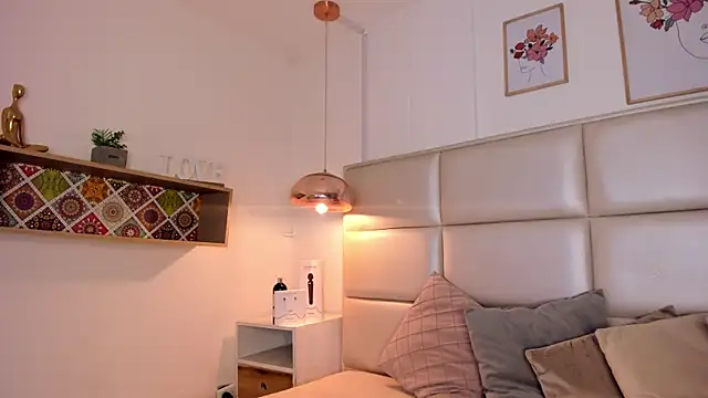 Snapshot of Aily_Yozuko chatting on 7, 2, 2025 Aily Yozuko online show from 7, 2, 2025