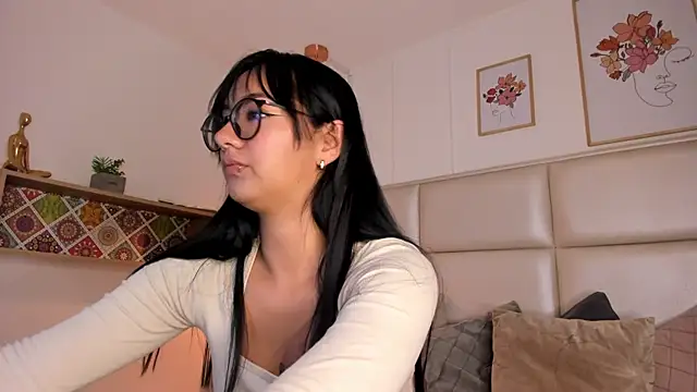 Snapshot of Aily_Yozuko chatting on 10, 2, 2025 Aily Yozuko online show from 10, 2, 2025