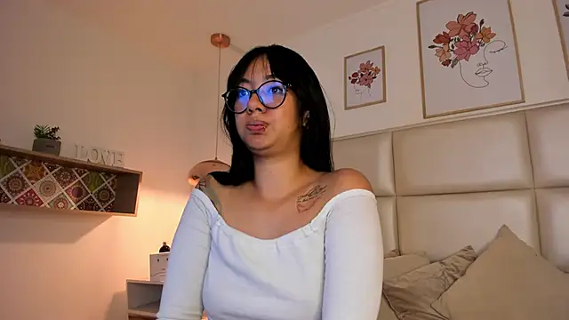 Snapshot of Aily_Yozuko chatting on 13, 2, 2025 Aily Yozuko online show from 13, 2, 2025