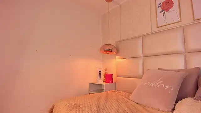 Snapshot of Aily_Yozuko chatting on 28, 10, 2025 Aily Yozuko online show from 28, 10, 2025