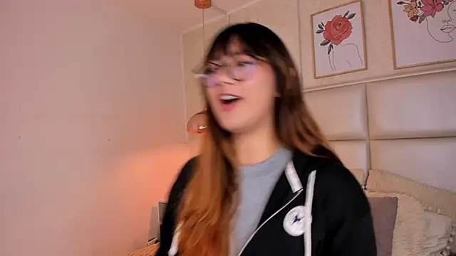 Snapshot of Aily_Yozuko chatting on 17, 12, 2025 Aily Yozuko online show from 17, 12, 2025