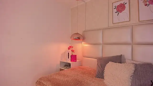 Aily Yozuko online show from 24, 4, 2026