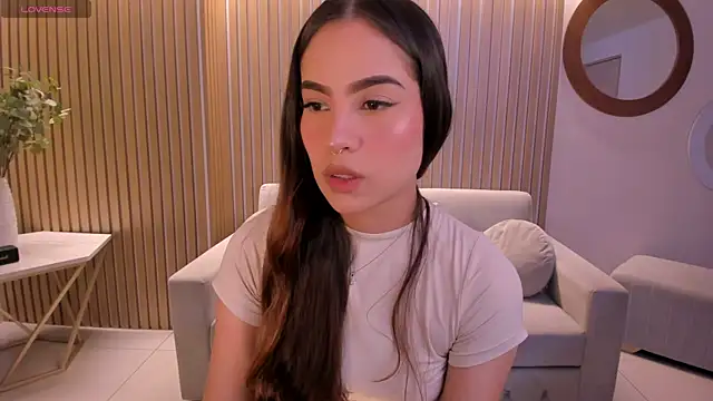 Snapshot of MarianneLane chatting on 28, 10, 2025 MarianneLane online show from 28, 10, 2025