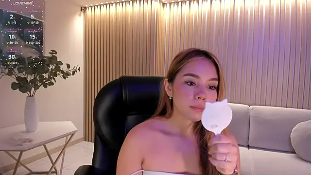 Snapshot of CarolineGraceX chatting on 8, 12, 2024 CarolineGraceX online show from 8, 12, 2024