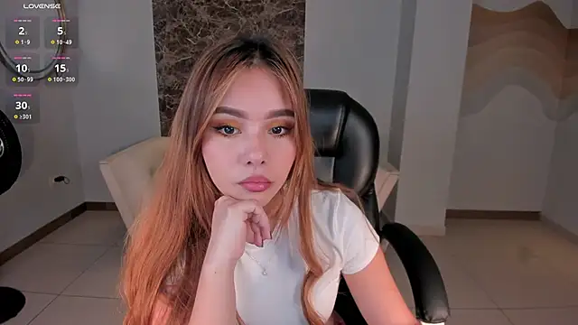 Snapshot of CarolineGraceX chatting on 11, 1, 2025 CarolineGraceX online show from 11, 1, 2025