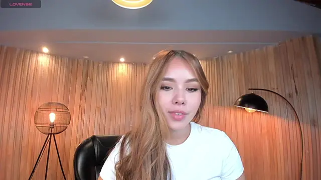 Snapshot of CarolineGraceX chatting on 11, 3, 2025 CarolineGraceX online show from 11, 3, 2025
