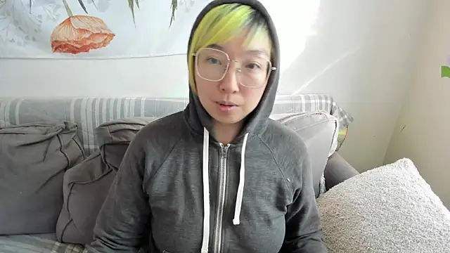 Snapshot of luxgray chatting on 15, 6, 2026 luxgray online show from 15, 6, 2026