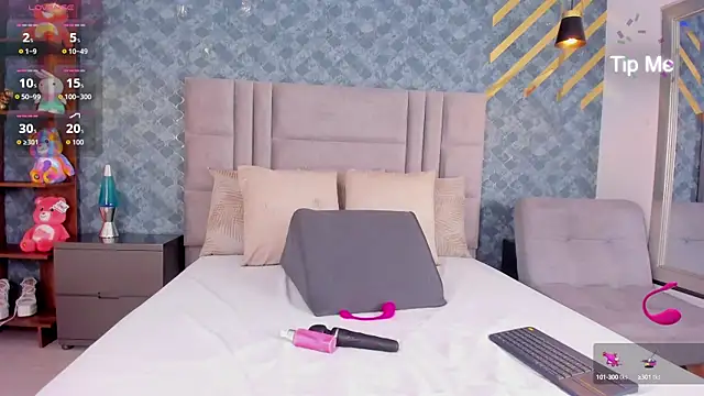 NiiaMoore online show from 22, 9, 2025