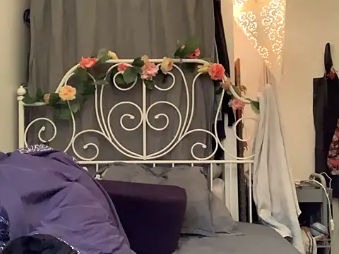 Snapshot of BuziCycki chatting on 6, 1, 2025 BuziCycki online show from 6, 1, 2025