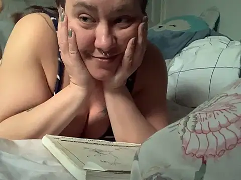 Snapshot of BuziCycki chatting on 3, 3, 2025 BuziCycki online show from 3, 3, 2025