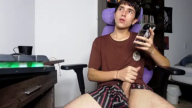 Snapshot of alex_connorr chatting on 9, 10, 2025 alex connorr online show from 9, 10, 2025