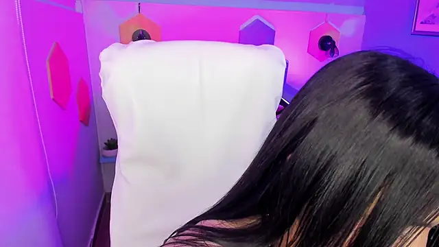 Hanna  Becker  online show from 21, 1, 2025