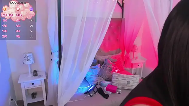 Hanna  Becker  online show from 10, 10, 2025