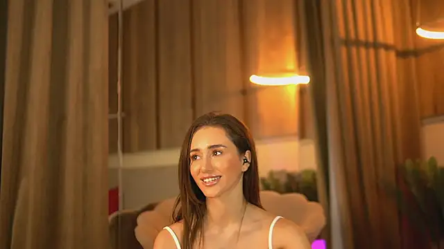 Snapshot of EmilyRaymont chatting on 28, 2, 2025 EmilyRaymont online show from 28, 2, 2025