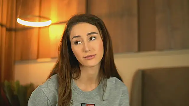 Snapshot of EmilyRaymont chatting on 6, 3, 2025 EmilyRaymont online show from 6, 3, 2025