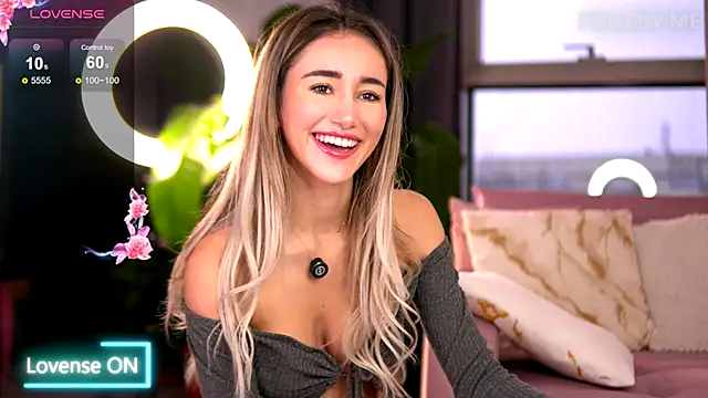 Snapshot of EmilyRaymont chatting on 3, 10, 2025 EmilyRaymont online show from 3, 10, 2025