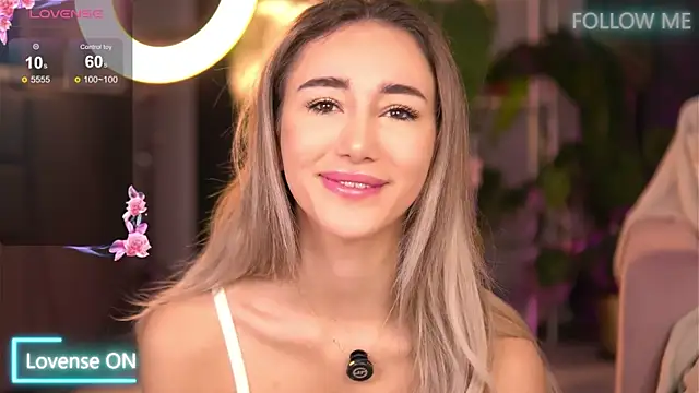 Snapshot of EmilyRaymont chatting on 8, 10, 2025 EmilyRaymont online show from 8, 10, 2025