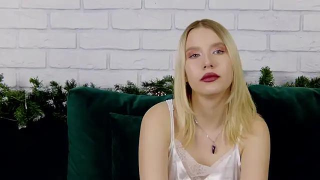LiliLinn online show from 15, 1, 2025