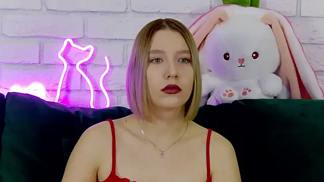 LiliLinn online show from 10, 3, 2025