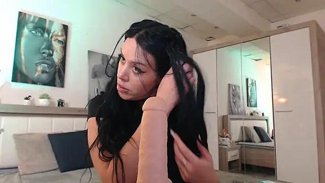 Snapshot of LaylaCruzRose chatting on 8, 3, 2025 LaylaCruzRose online show from 8, 3, 2025