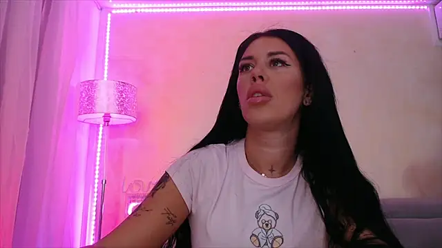Snapshot of LaylaCruzRose chatting on 28, 6, 2026 LaylaCruzRose online show from 28, 6, 2026