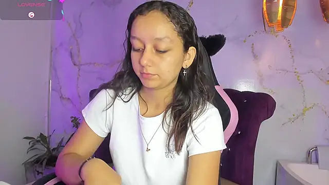 Snapshot of katy_sweet19 chatting on 9, 6, 2026 katy sweet19 online show from 9, 6, 2026