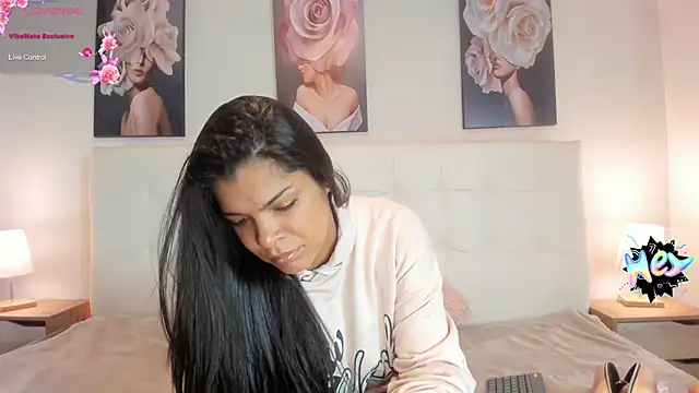 Sweetdreamses  online show from 19, 1, 2025