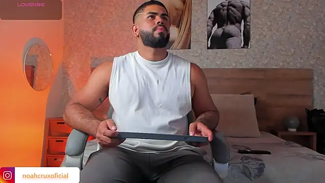 Snapshot of noah_crux chatting on 2, 10, 2025 noah crux online show from 2, 10, 2025