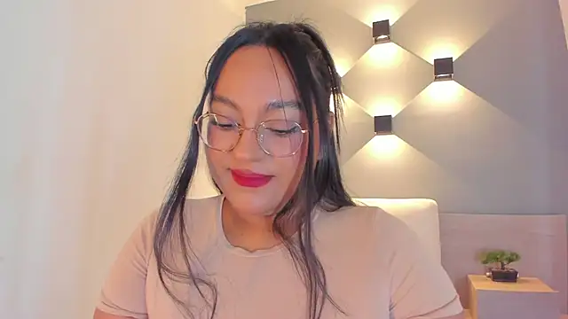 Snapshot of ellamontoya chatting on 8, 10, 2025 ellamontoya online show from 8, 10, 2025