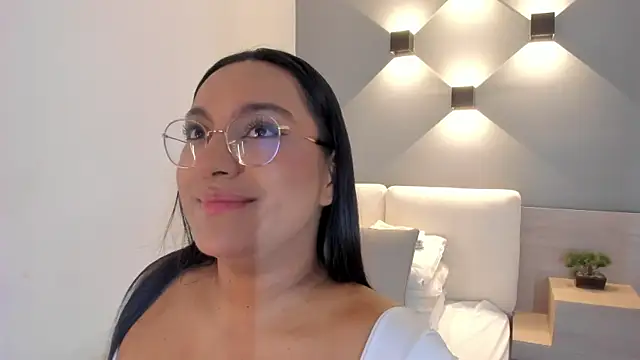 Snapshot of ellamontoya chatting on 17, 10, 2025 ellamontoya online show from 17, 10, 2025