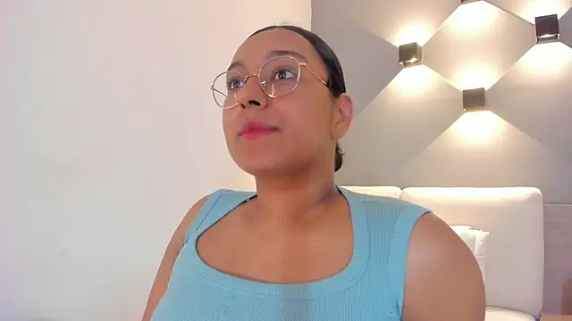 Snapshot of ellamontoya chatting on 18, 10, 2025 ellamontoya online show from 18, 10, 2025