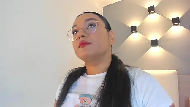 Snapshot of ellamontoya chatting on 24, 10, 2025 ellamontoya online show from 24, 10, 2025