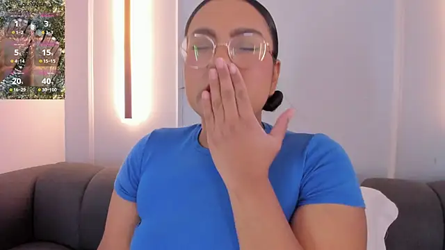 Snapshot of ellamontoya chatting on 4, 11, 2025 ellamontoya online show from 4, 11, 2025