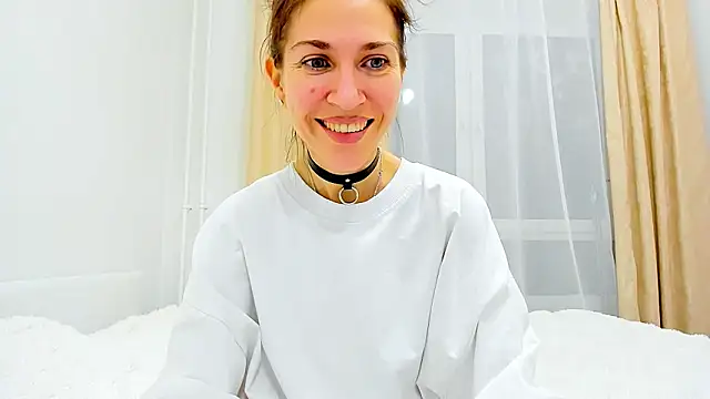 Mona Cruz online show from 4, 2, 2025