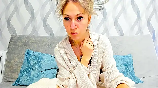 Mona Cruz online show from 16, 2, 2025