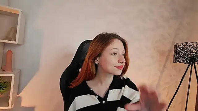 Snapshot of Only___Yours chatting on 11, 2, 2026 Only Yours online show from 11, 2, 2026