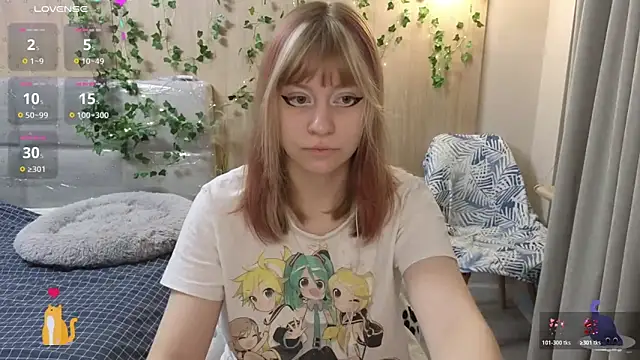 Snapshot of HermioneHHH chatting on 19, 10, 2025 HermioneHHH online show from 19, 10, 2025